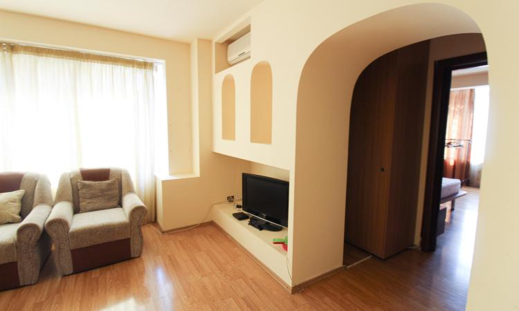 3 camere 70 mp utili + logie - Bucurestii Noi 122 - Vis-a-vis de Parc Bazilescu