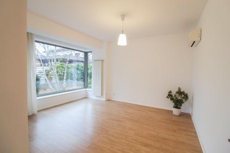 Apartament 168 mpu la parteul unei vile - Curte proprie- Straulesti