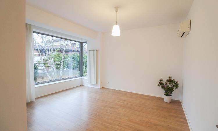 Apartament 168 mpu la parteul unei vile - Curte proprie- Straulesti