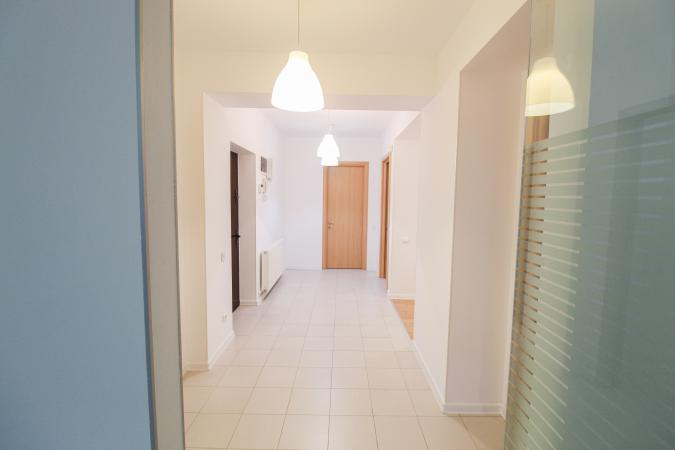 Apartament 168 mpu la parteul unei vile - Curte proprie- Straulesti