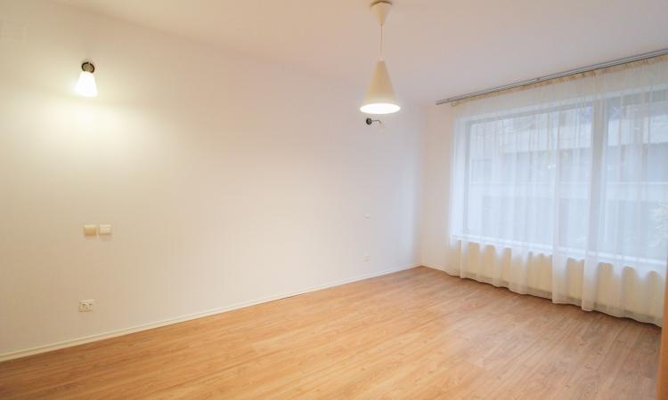 Apartament 168 mpu la parteul unei vile - Curte proprie- Straulesti