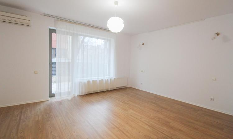 Apartament 168 mpu la parteul unei vile - Curte proprie- Straulesti