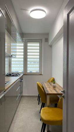 Bloc Perla 2 cam - Renovat complet - Ideal investitie ( in prezent inchiriat )