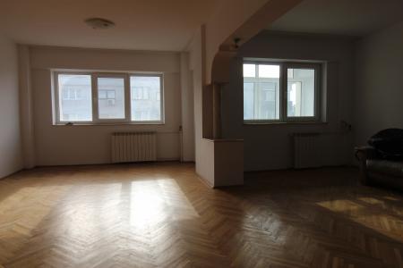 Metrou Aurel Vlaicu - 3 camere - semidecomandat