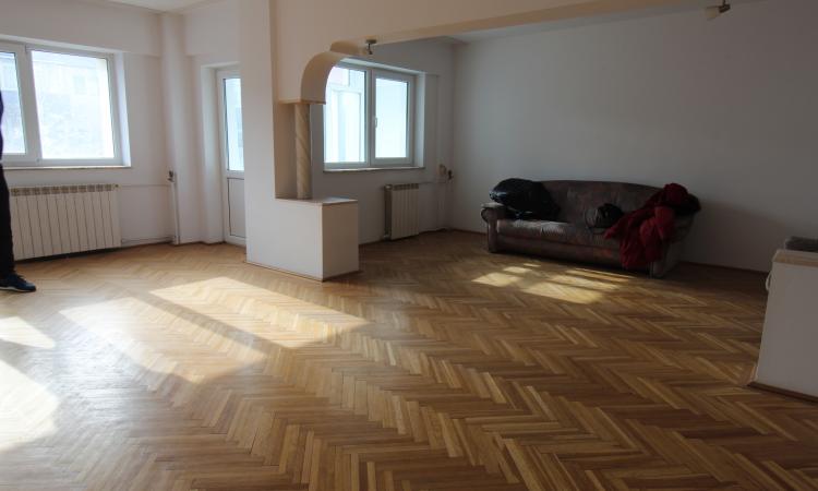 Metrou Aurel Vlaicu - 3 camere - semidecomandat