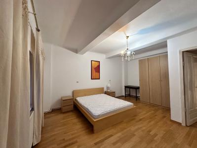 Capitale, apartament 3 camere generos