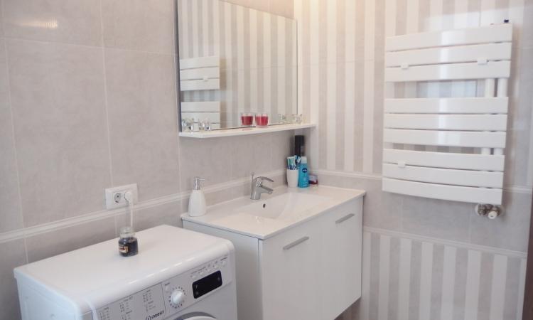 Apartament cu 2 camere in zona Marriott, la bloc nou