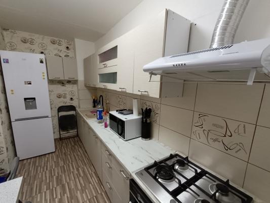 Apartament de închiriat cu 3 camere, metrou Constantin Brâncuși