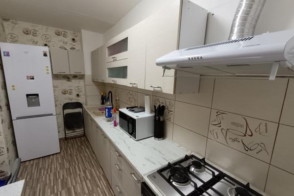 Apartament de închiriat cu 3 camere, metrou Constantin Brâncuși