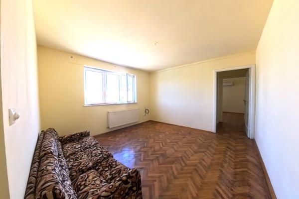 Vilă interbelică - 5 apartamente - curte privată - Strada Sirenelor