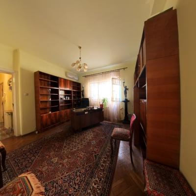 Vilă interbelică - 5 apartamente - curte privată - Strada Sirenelor