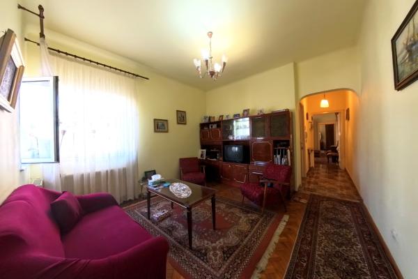 Vilă interbelică - 5 apartamente - curte privată - Strada Sirenelor