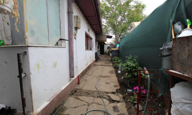 Casă bătrâneasca cu teren în Ghencea