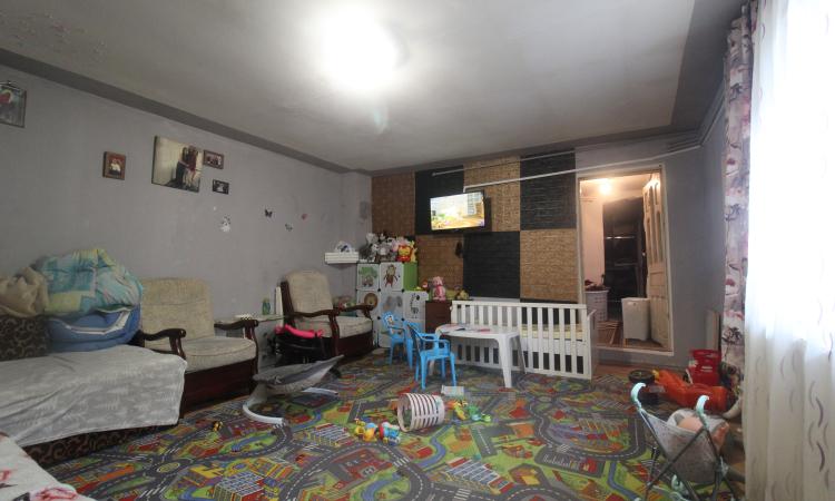 Casă bătrâneasca cu teren în Ghencea