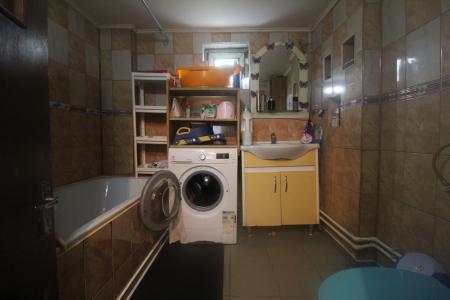 Casă bătrâneasca cu teren în Ghencea