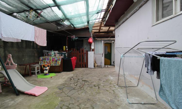 Casă bătrâneasca cu teren în Ghencea