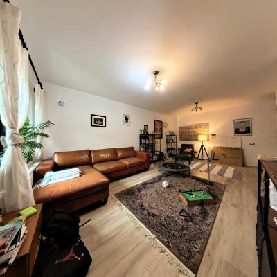 Casa - Curte - Brancuși - 3 Camere - Nemobilată