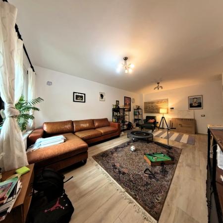 Casa - Curte - Brancuși - 3 Camere - Nemobilată