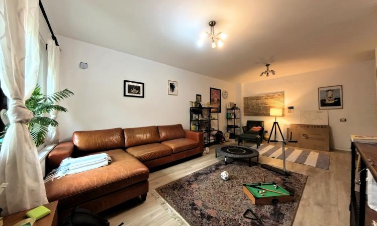 Casa - Curte - Brancuși - 3 Camere - Nemobilată