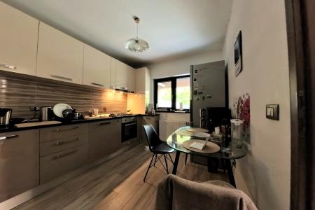 Casa - Curte - Brancuși - 3 Camere - Nemobilată