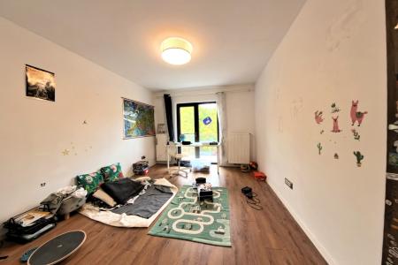 Casa - Curte - Brancuși - 3 Camere - Nemobilată