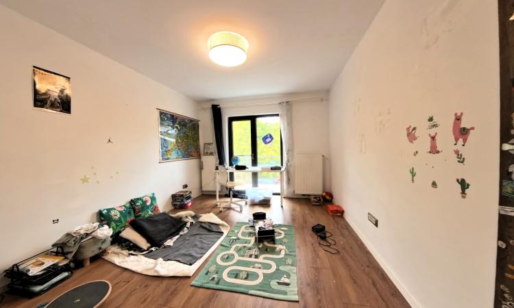 Casa - Curte - Brancuși - 3 Camere - Nemobilată