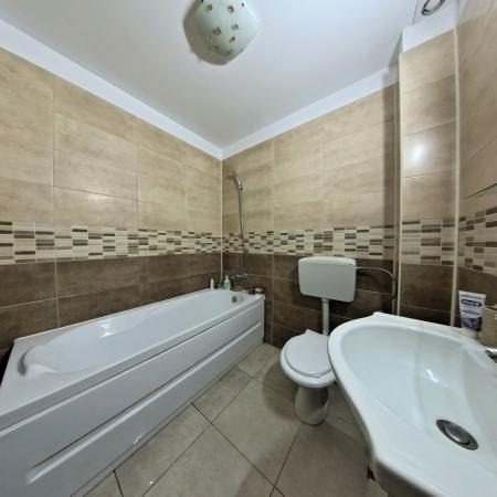 Casa - Curte - Brancuși - 3 Camere - Nemobilată