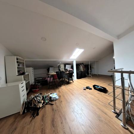 Casa - Curte - Brancuși - 3 Camere - Nemobilată