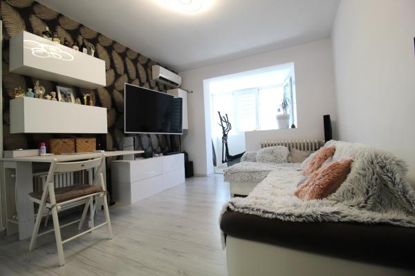 2 camere - Favorit - mobilat - etaj 4