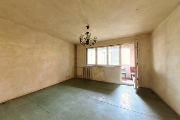 3 camere - Plaza - necesită renovare totală