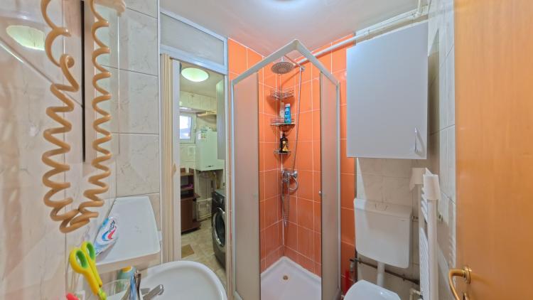 Apartament 3 camere - Sf Vineri
