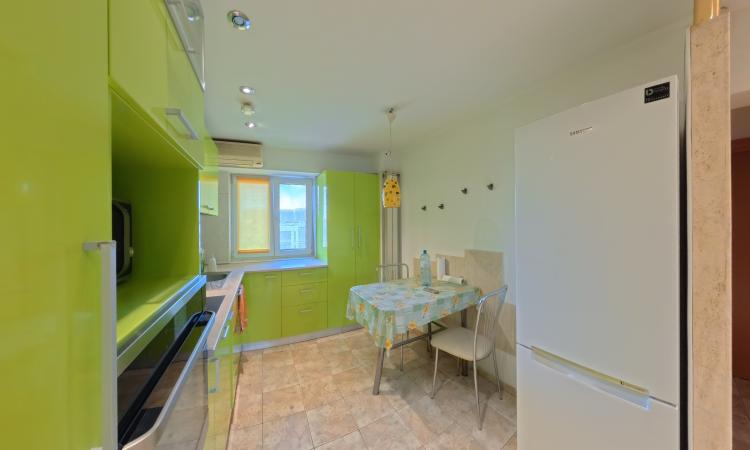 Apartament 3 camere - Sf Vineri