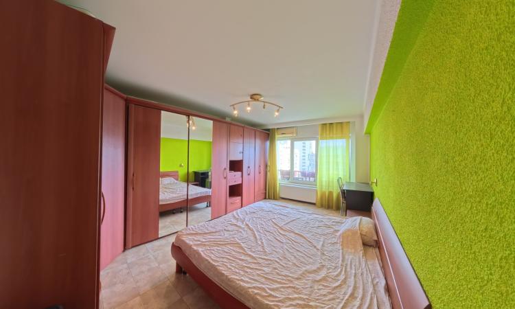 Apartament 3 camere - Sf Vineri