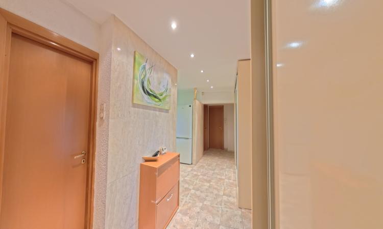 Apartament 3 camere - Sf Vineri
