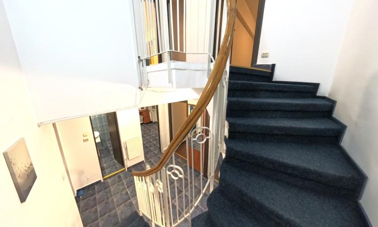 Unirii - Duplex destinat Birouri/Firme, 4 Camere, Instalatie electrica profesionala de lucru