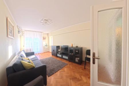 2 camere, Luminos, Mobilat, Palatul parlamentului, Soare din Vest