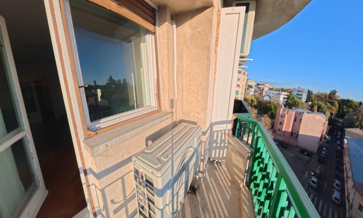 2 camere, Luminos, Mobilat, Palatul parlamentului, Soare din Vest