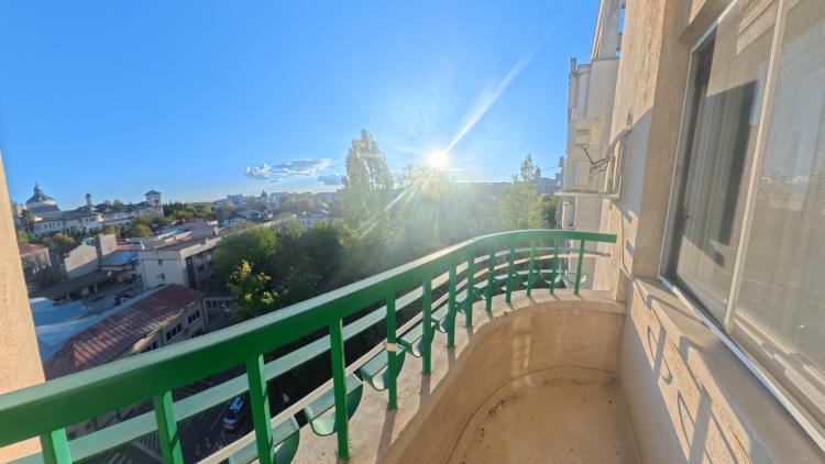 2 camere, Luminos, Mobilat, Palatul parlamentului, Soare din Vest