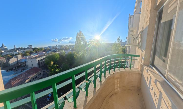 2 camere, Luminos, Mobilat, Palatul parlamentului, Soare din Vest