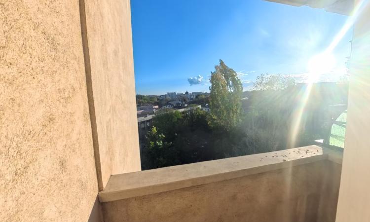 2 camere, Luminos, Mobilat, Palatul parlamentului, Soare din Vest