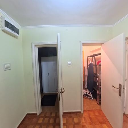 2 camere, Luminos, Mobilat, Palatul parlamentului, Soare din Vest