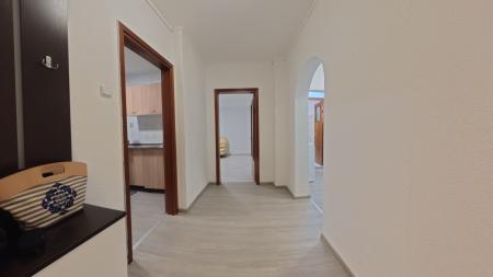 Apartament 3 Camere, B.ul Unirii, Persoana Fizica sau Juridica, Partial Mobilat