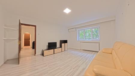 Apartament 3 Camere, B.ul Unirii, Persoana Fizica sau Juridica, Partial Mobilat