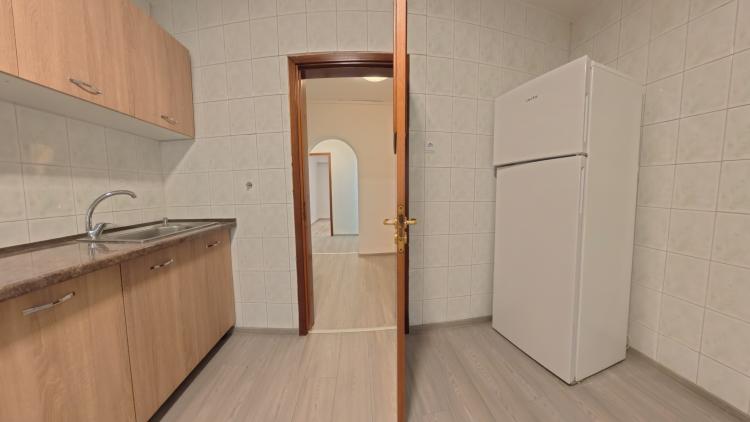 Apartament 3 Camere, B.ul Unirii, Persoana Fizica sau Juridica, Partial Mobilat