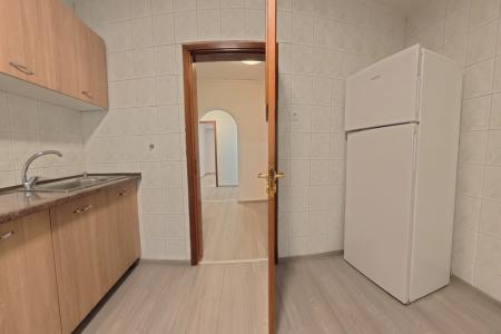 Apartament 3 Camere, B.ul Unirii, Persoana Fizica sau Juridica, Partial Mobilat