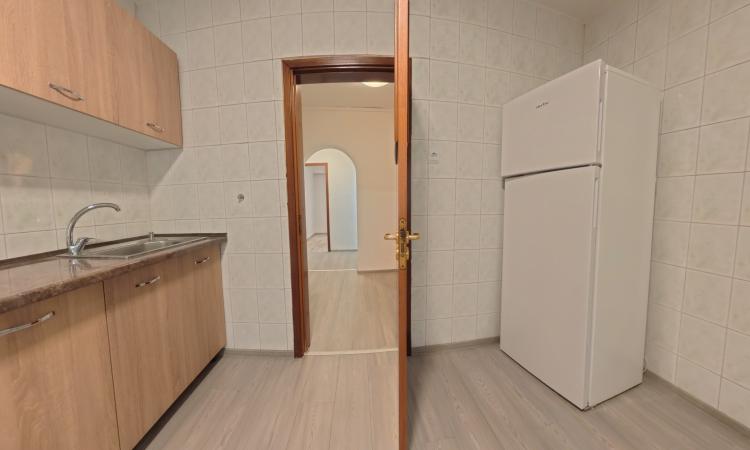 Apartament 3 Camere, B.ul Unirii, Persoana Fizica sau Juridica, Partial Mobilat