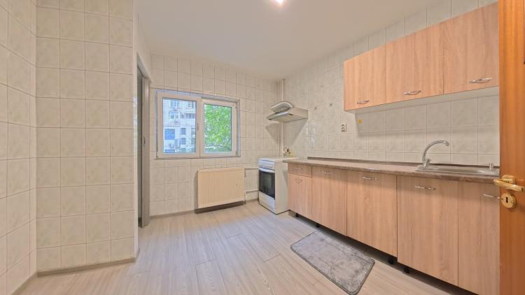 Apartament 3 Camere, B.ul Unirii, Persoana Fizica sau Juridica, Partial Mobilat