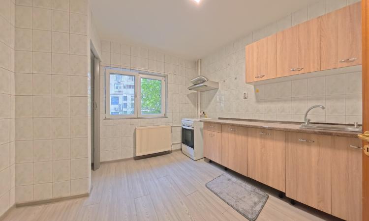 Apartament 3 Camere, B.ul Unirii, Persoana Fizica sau Juridica, Partial Mobilat