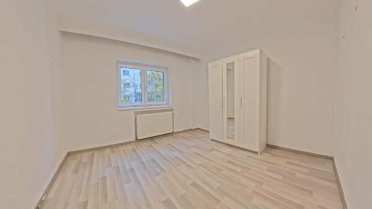 Apartament 3 Camere, B.ul Unirii, Persoana Fizica sau Juridica, Partial Mobilat