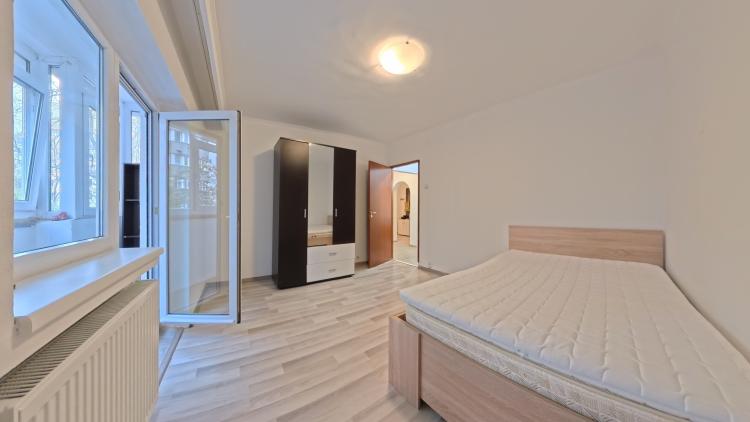 Apartament 3 Camere, B.ul Unirii, Persoana Fizica sau Juridica, Partial Mobilat